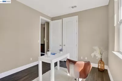 6523 Bayview Dr, Oakland, CA 94605 - Photo 39