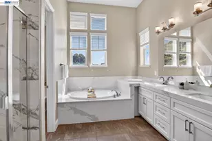 6523 Bayview Dr, Oakland, CA 94605 - Photo 33