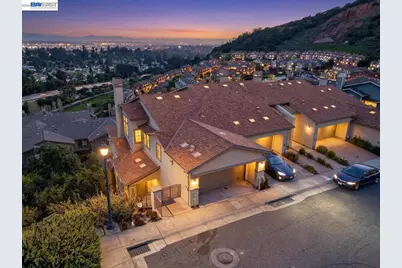 6523 Bayview Dr, Oakland, CA 94605 - Photo 1