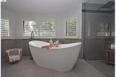 16 McNamara Ln, Martinez, CA 94553 - Photo 25