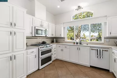 19175 Carlton Ave, Castro Valley, CA 94546 - Photo 13