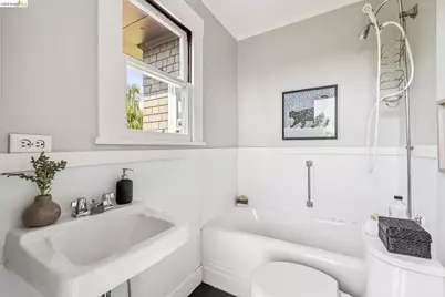 1715 Oakland Ave, Piedmont, CA 94611 - Photo 39