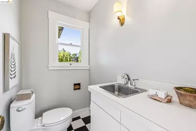 1715 Oakland Ave, Piedmont, CA 94611 - Photo 43