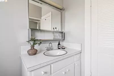 1715 Oakland Ave, Piedmont, CA 94611 - Photo 35