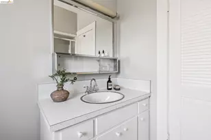 1715 Oakland Ave, Piedmont, CA 94611 - Photo 35
