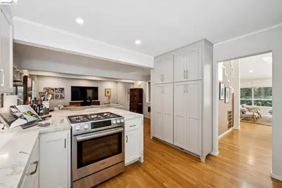 2929 Holyrood Drive, Oakland, CA 94611 - Photo 19