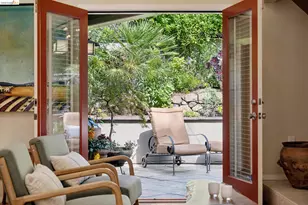 2929 Holyrood Dr, Oakland, CA 94611 - Photo 9