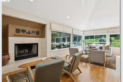 2929 Holyrood Drive, Oakland, CA 94611 - Photo 11