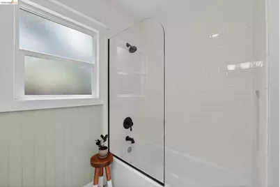 1075 41st St, Emeryville, CA 94608 - Photo 13