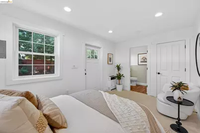 1075 41st St, Emeryville, CA 94608 - Photo 25