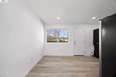 6628 Helen Ct, Oakland, CA 94608 - Photo 33