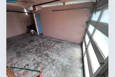 7672 Surrey Ln, Oakland, CA 94605 - Photo 13