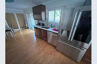 7672 Surrey Ln, Oakland, CA 94605 - Photo 3