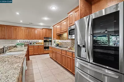 5666 Oakmont Ct, Discovery Bay, CA 94505 - Photo 17