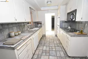 1013 Colonial Ct, Modesto, CA 95350 - Photo 9