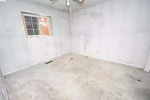 1013 Colonial Ct, Modesto, CA 95350 - Photo 23