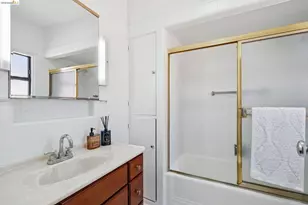2328 Bartlett St, Oakland, CA 94601 - Photo 19