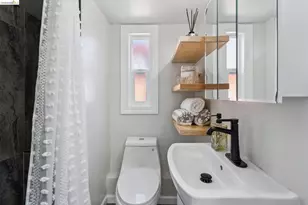 2328 Bartlett St, Oakland, CA 94601 - Photo 37