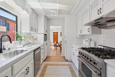 2328 Bartlett St, Oakland, CA 94601 - Photo 13