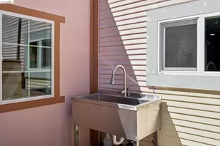 2328 Bartlett St, Oakland, CA 94601 - Photo 43