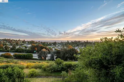 6403 Blue Rock Ct, Oakland, CA 94605 - Photo 41