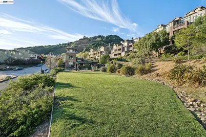 6403 Blue Rock Ct, Oakland, CA 94605 - Photo 35