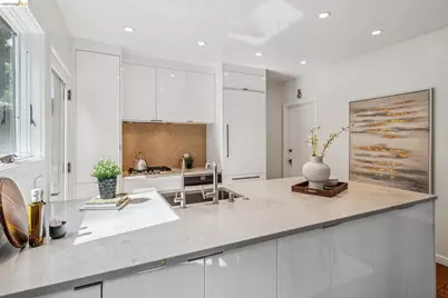 2306 Ivy Dr, Oakland, CA 94606 - Photo 15