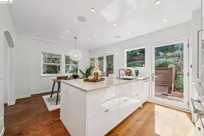 2306 Ivy Dr, Oakland, CA 94606 - Photo 19