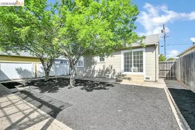 2560 Chanslor Ave, Richmond, CA 94804 - Photo 11
