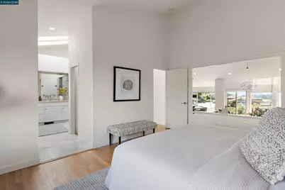 49 Starview Dr, Oakland, CA 94618 - Photo 13