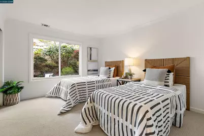 49 Starview Dr, Oakland, CA 94618 - Photo 15