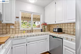 24805 Canyon View Ct, Hayward, CA 94541 - Photo 19