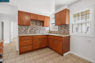 6719 Eastlawn St, Oakland, CA 94621 - Photo 11