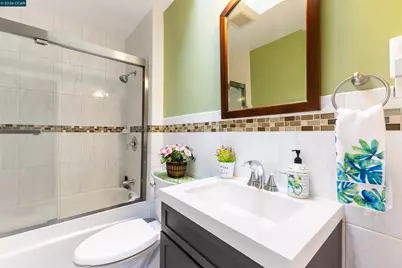 864 Moultrie St, San Francisco, CA 94110 - Photo 25