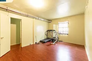 864 Moultrie St, San Francisco, CA 94110 - Photo 29