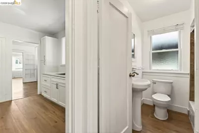 1070 Aileen St, Oakland, CA 94608 - Photo 19