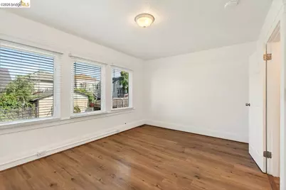 1070 Aileen St, Oakland, CA 94608 - Photo 23