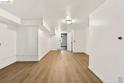 1070 Aileen St, Oakland, CA 94608 - Photo 33