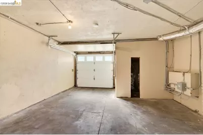 1070 Aileen St, Oakland, CA 94608 - Photo 39