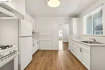 1070 Aileen St, Oakland, CA 94608 - Photo 17
