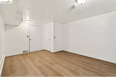 1070 Aileen St, Oakland, CA 94608 - Photo 31