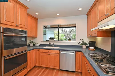 263 Croyden Dr, Pleasant Hill, CA 94523 - Photo 17