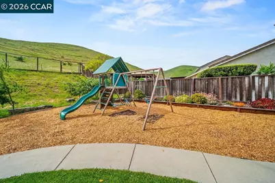 1065 Dawnview Ct, Pittsburg, CA 94565 - Photo 43