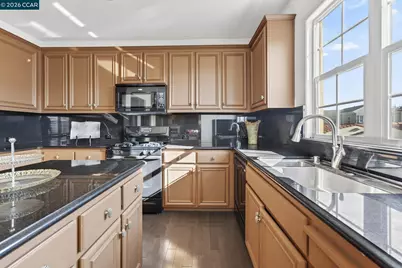 7730 Stoneleaf Rd, San Ramon, CA 94582 - Photo 9