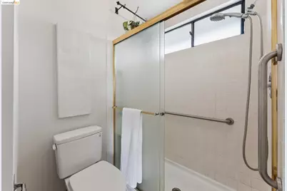 5200 Pinecrest Drive, Oakland, CA 94605 - Photo 45