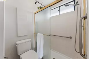 5200 Pinecrest Dr, Oakland, CA 94605 - Photo 45