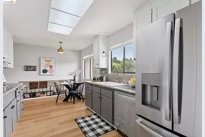 5200 Pinecrest Drive, Oakland, CA 94605 - Photo 17