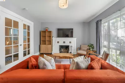 2421 Hilgard Ave, Berkeley, CA 94709 - Photo 3