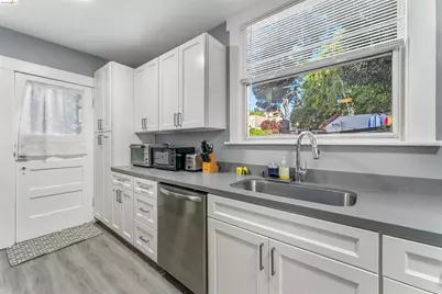 2421 Hilgard Ave, Berkeley, CA 94709 - Photo 7