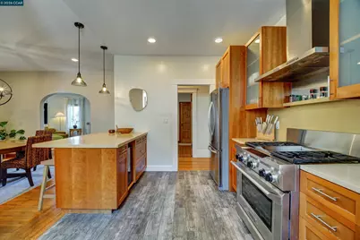 2038 Lakeshore Ave, Oakland, CA 94606 - Photo 9